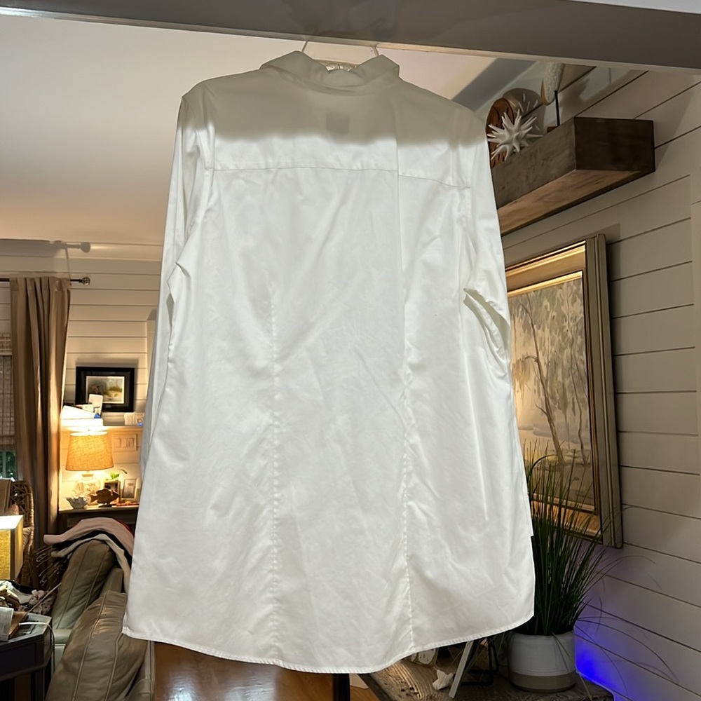 Chicos size 2 white wrinkle resistant 100 percent cotton blouse - Picture 3 of 6